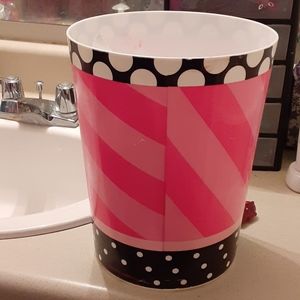 Trash can